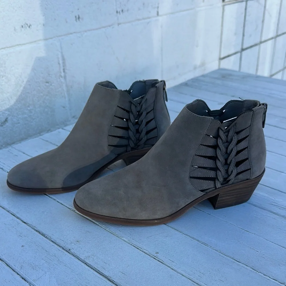 Vince Camuto Women's Prestetta Suede Cut-Out Ankle Bootie Gray Size 7.5